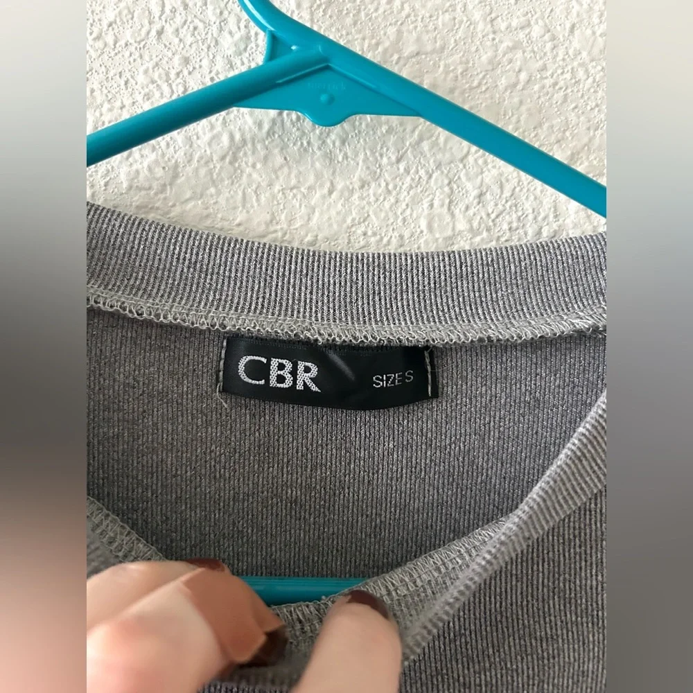 CBR Gray Textured Sweatshirt w/ Gold Sequin Sleeve Detail – Size Small - Picture 6 of 11